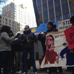 Foto:  Marco Vinicio González, Frente el Edificio Federal de NY