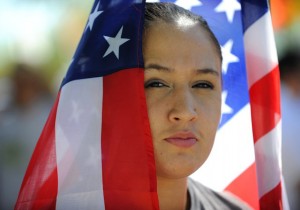 Decenas de miles de activistas se unieron a los miembros de SEIU en un mitin y marcharon hacia EL Capitolio en Phoenix, Arizona, para pedir soluciones reales a un sistema de inmigración fallido. Foto SEIU / Shell Photographics.