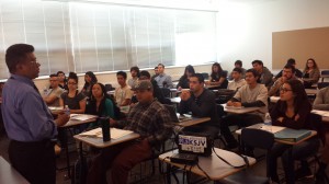 Daniel Chávez. Charla en salón de clases