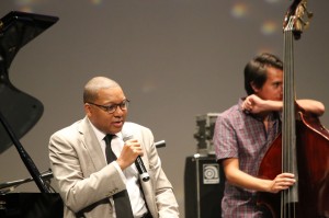 Wynton Marsalis y Wynton Marsailis y estudiante Héctor Paris. Foto Raúl Silva