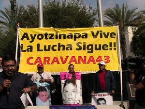 Karla Castañeda con Estanislao y el profe Cruz. Foto: Pakal Hatuey