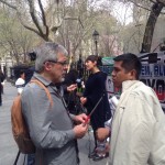 Cruz Bautista Salvador, siendo entrevistado a las afueras de la alcaldía de NY. Foto Oscar García