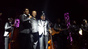 Maestro Gerardo Antonio apadrinando a Rondalla Sueño Romántico