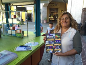 María Castañeda se sostiene de las comisiones que gana como vendedora. Foto: Araceli  Martínez.