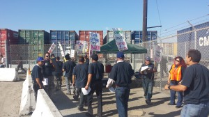 Workers protest wage theft outside California Cartage Company. Photo: Rubén Tapia.