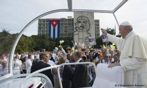 El Papa y el Che en la Plaza de la Revolución, durante la misa en La Habana, Cuba.