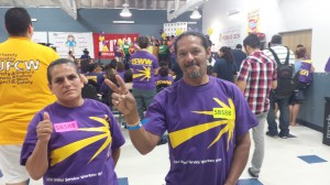 José Cázares y Marina Torres, trabajadores de la limpieza, están felices por la nueva ley. Foto: Rubén Tapia.