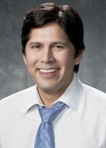 Foto: Senador demócrata y Presidente pro Temp del Senado de California, Kevin de León. Cortesía de la oficina del senador.