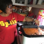 Yolanda Tricia reside en Meza Royale. Prepara el pozole que se llevar'a al Municipio