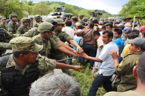  Desarme y repliegue realizado en Cruz Grande contra policías comunitarias de Ayutla de los Libres, Guerrero, Mx.