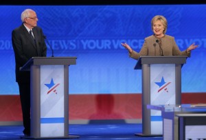 Martin O’Malley y Hilary Clinton en el debate de los precandidatos demócratas que incluyó también Bernie Sanders. Foto: www.thestreet.com