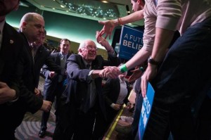 Bernie Sander durante su campaña en Reno, NV. Foto: www.sacbee.com