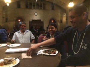 Cruz Alusio, Julia de la Cruz y Gerardo Reyes en Riverside Church, donde se realizaron las entrevistas.