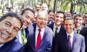 Slim y amigos, Entre otros Enrique Peña Nieto y Rafael Márquez, el futbolista. Foto: counterpunch