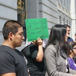 En una protesta Pedro Figueroa junto a su abogada, Saira Hussain. Foto: Fernando Torres.