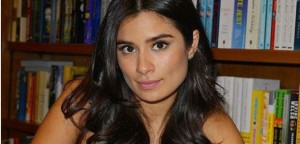 Diane Guerrero, autora del libro En el País que Amamos: Mi Familia Dividida”, y actriz en las series televisivas, 