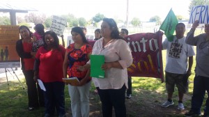 Valerie Gorospe, a su lado, Byanka Santoyo después la enfermera Rachel Hernández, junto con Claudia Angulo, y al fondo una primaria de Lamont.