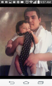 Jonathan Cuevas con su hijo. Foto: Cortesía de la familia Cuevas.