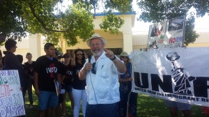 Profesor Gustavo Santos, motiva a milenios a la participación cívica. Foto: Rubén Tapia.