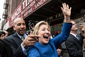 Hillary Clinton y Rubén Díaz, presidente del Condado de El Bronx, Nueva York. Foto: www.latinpost.com