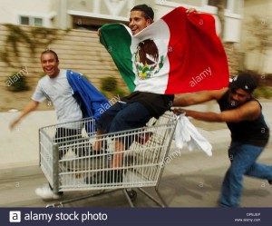 Jóvenes de ascendencia Mexicana en Pomona, California. Foto: www.alamy.com