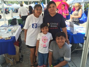 Wendy Pech con sus hijos. Dolores, la mayor, ya tiene Medi-Cal completo. Foto: Radio Bilingüe.