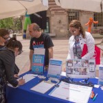 Mesa de registro de votantes en un campo universitario. Foto: dailytrojan.com