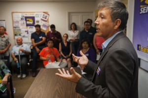 Vicente Sarmiento, alcalde de San Ana, CA. Foto: NYT