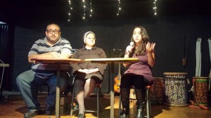 Paulina Olvera, del Espacio Migrante AC, modera foro sobre crisis humanitaria. Participan Madre Salomé y Uriel González.