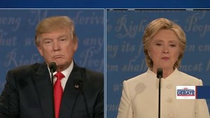 Los candidatos presidenciales, Donald Trumpo y Hillary Clinton durante el debate de anoche. Foto: News 12 New Jersey