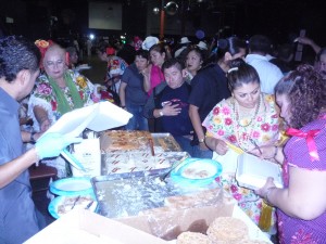 Mesa plena de comida típica que se consume en la fiesta de la Vaquería.