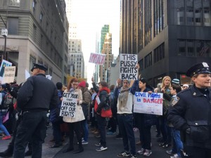 Durante la marcha en Central Park, días después de la elección. Foto: MVG.