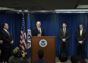 Secretario John F. Kelly en rueda de prensa sobre acciones ejecutivas en el ramo de Inmigración. Foto: DHS.