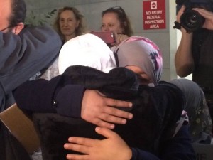 La familia de Eman Ali en el aeropuerto de San Francisco. Foto:  Farida Jhbvala Romero.