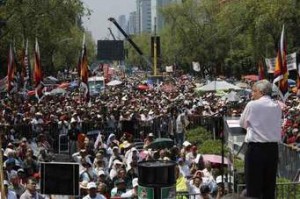 Andrés Manuel López Obrador en un mitin de campaña en la ciudad de México. Foto: Aporrea.org