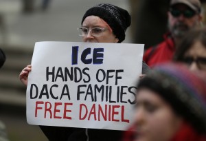 Protesta contra las redadas de ICE y por los derechos de los inmigrantes en E.U. Foto: PennLive.com 