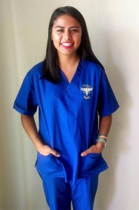 Karla Ornelas is a third-year pre-medical student at the Karla Ornelas es una estudiante de tercer año de medicina en la Universidad de California-Davis, y beneficiaria de DACA. Su meta es convertirse en médica de familia y volver al Valle Central. (Cortesía de Karla Ornelas).