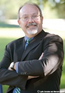 Dr. Gonzalo Santos, profesor emérito de sociología de CSU en Bakersfield, CA. Foto: USC