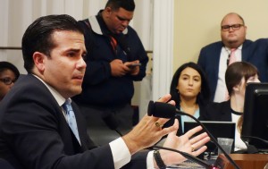 Ricardo Rosselló testifica ante los Comités de Recursos Naturales del Senado