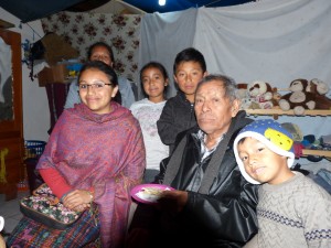 Don Julio Hernández y su  familia.