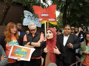 Linda Sarsour, del movimiento Women's March, apoya a los dreamers y llama a votar por candidatos progresistas en noviembre.