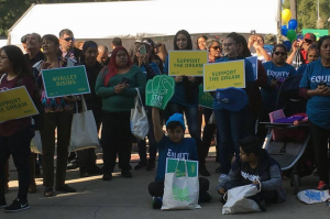 Miembros de Fe en el Valle protestan en Sacramento, California. Foto: Cortesía de Faith in the Valley.