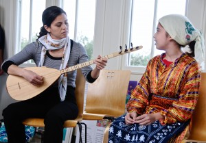 Özden Öztoprak passes along Kurdish Alevi musical traditions to her daughter Isik Berfin. Photo Credit: Kutay D. Kugay