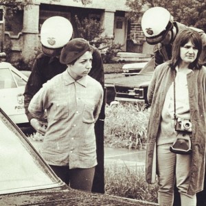 Estudiantes de los walkouts del 68 siendo arrestados por la policía de Los Ángeles. Foto: www.cjr.com.