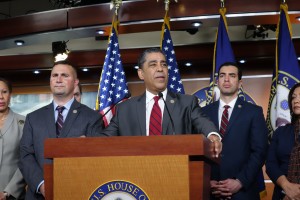  Congresista demócrata por Nueva York, Adriano Espaillat. 