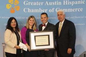 Empresarios latinos premiados por la Cámara de Comercio de Texas por su contribución económica al estado. Foto: www.statesman.com.