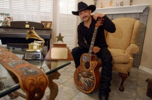 Emilio Navaira, famoso cantante de la música de Conjunto Tejano. Foto: Guadalupe Cultural Center. 