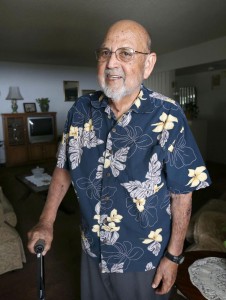 Profesor Ray González en su casa de Bakersfield, California en 2017. Foto: www.bakersfield.com.