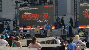 Concejal Mitch O'Farrell da la bienvenida a las delegaciones de pueblos indígenas que llegaron a celebrar la histórica fecha.