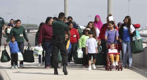 En agosto, un centro de detención de inmigrantes del sur de Texas fue atacado cuando un niño migrante murió después de contraer una infección respiratoria de otro detenido, según un abogado de inmigración con sede en Houston. El niño de 19 meses de edad, murió seis semanas después de ser liberados. Photo: JERRY LARA / San Antonio Express-News.